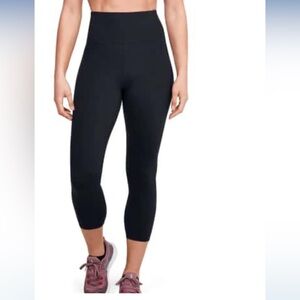 Under Armour Women's Fitted Heat Gear Black Cropped Leggings, Size Small